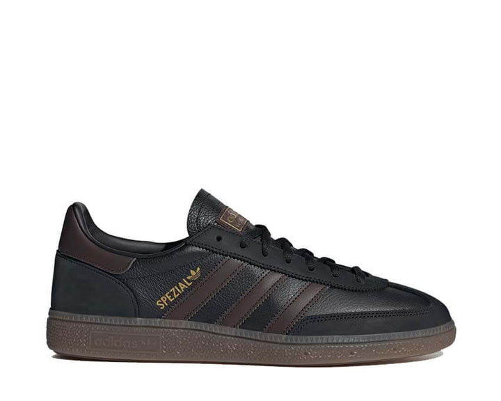 Sports shoes for handball made of dark brown suede