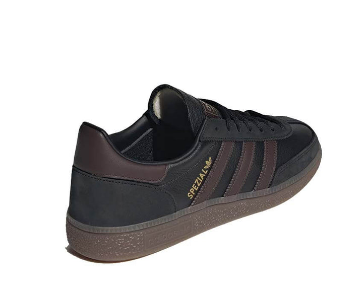 Sports shoes for handball made of dark brown suede