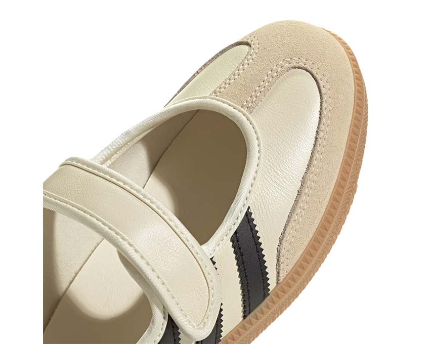 Leather sneakers in cream colour with rubber sole