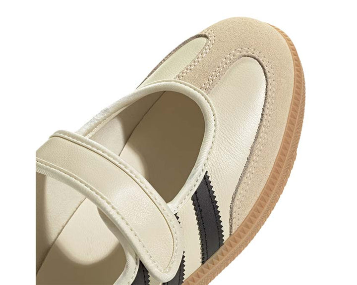 Leather sneakers in cream colour with rubber sole