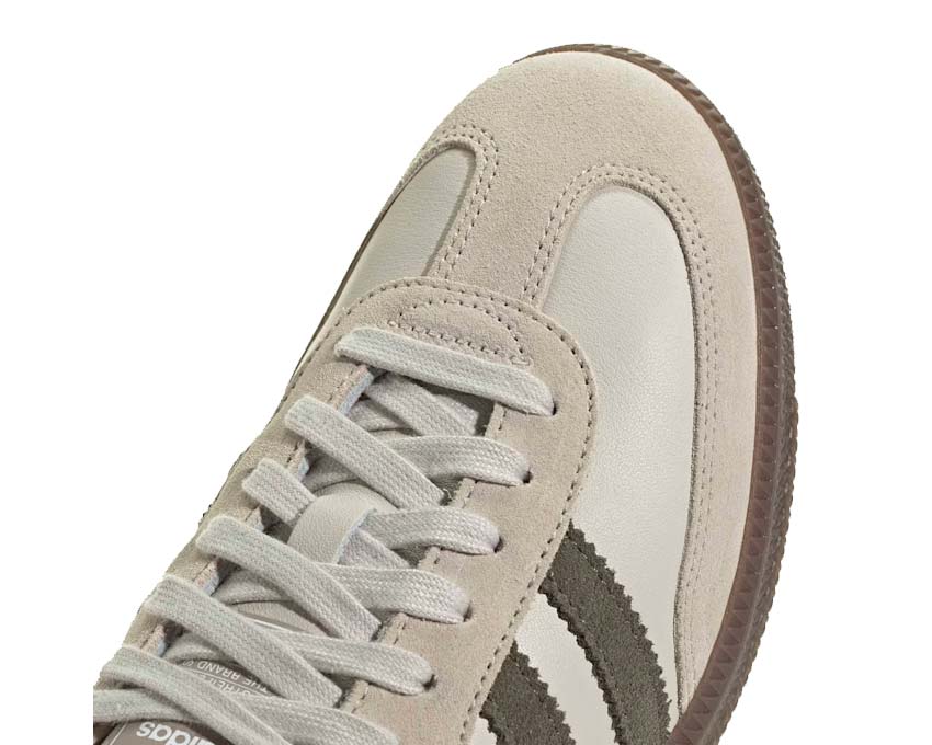 Classic sneakers made of leather and rubber in aluminium colour.