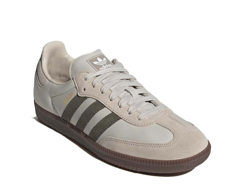 Classic sneakers made of leather and rubber in aluminium colour.
