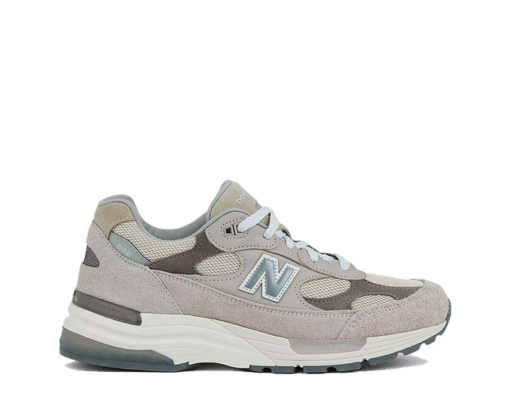Sports shoes made of leather and fabric, produced in the United States, light grey colour.