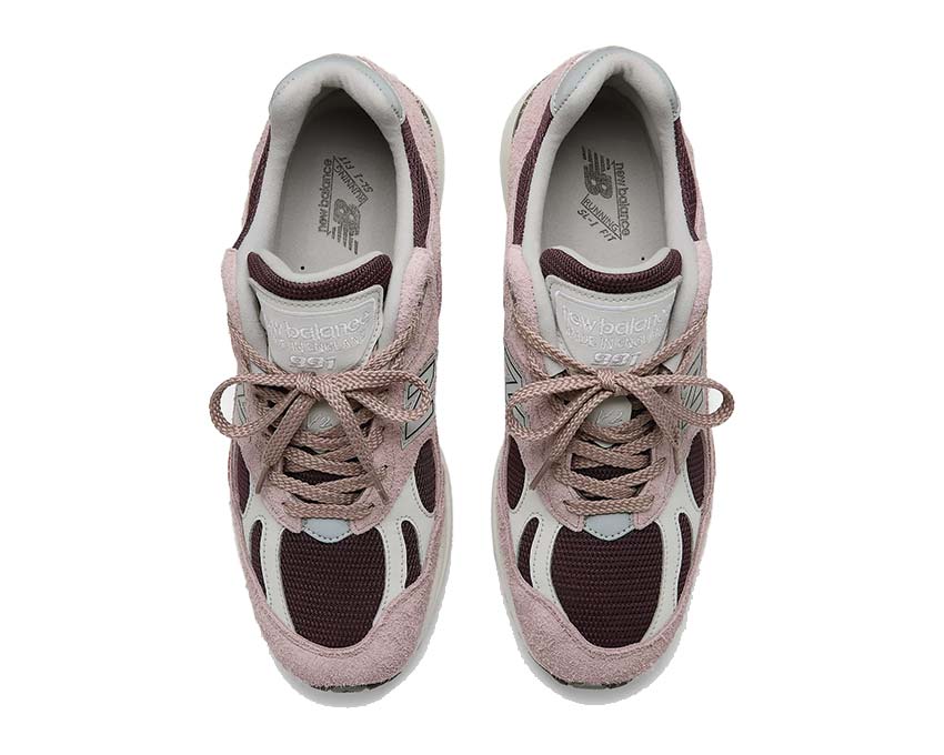 Sports shoes made of leather and textile, produced in the United Kingdom, model 991v2, colour inspired by grape sorbet.