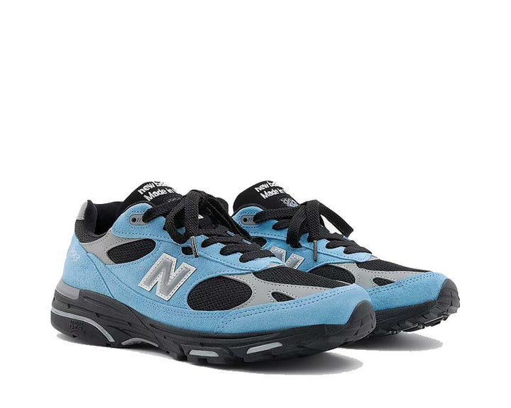 Running shoes made of leather and textile, produced in the United States, navy blue.