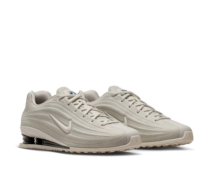 Sports shoes with cushioning in light bone colour