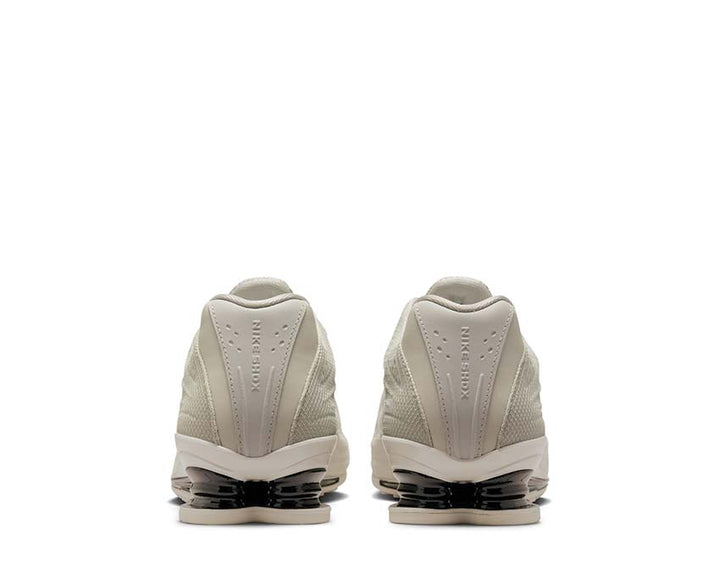 Sports shoes with cushioning in light bone colour