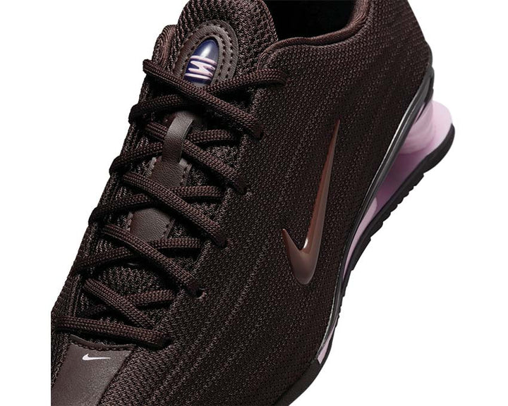 Sporty shoes with spring cushioning, in velvety brown.