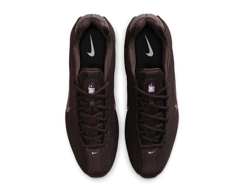 Sporty shoes with spring cushioning, in velvety brown.