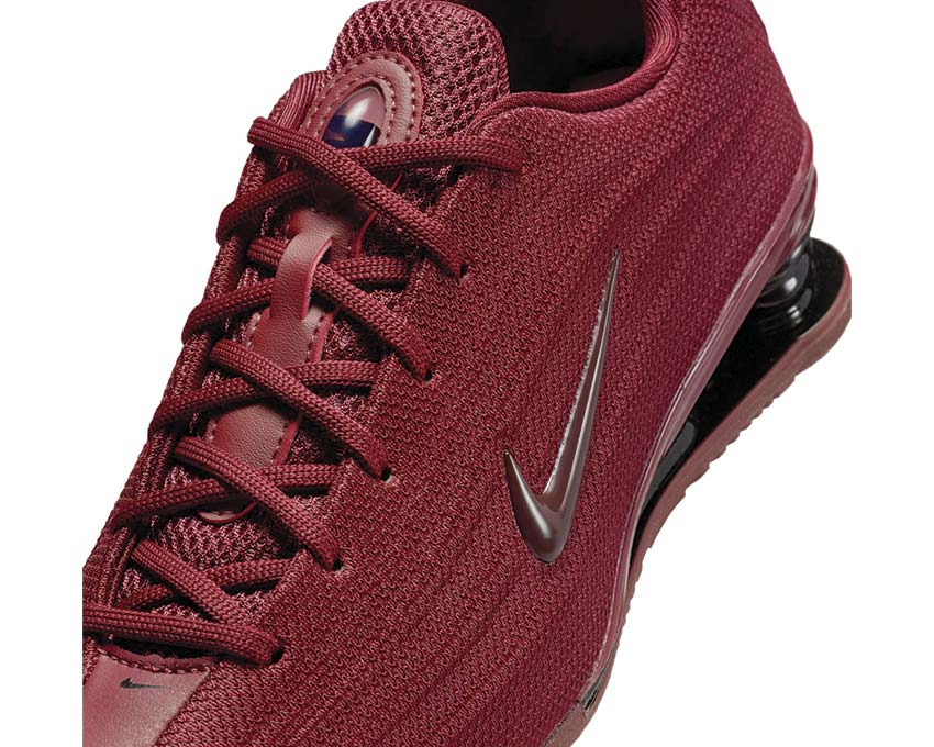 Sports shoes with spring cushioning, dark red colour