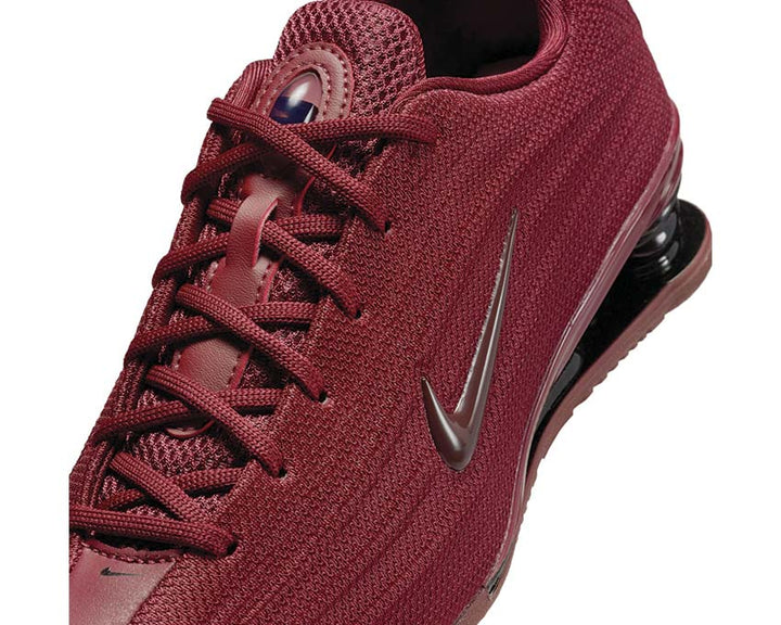 Sports shoes with spring cushioning, dark red colour