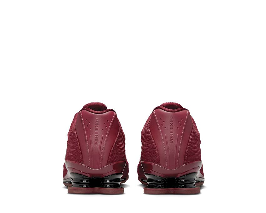 Sports shoes with spring cushioning, dark red colour