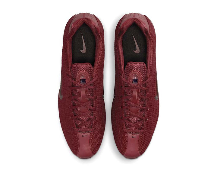 Sports shoes with spring cushioning, dark red colour