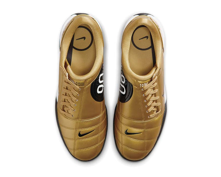 Football boots made of synthetic leather in metallic gold.