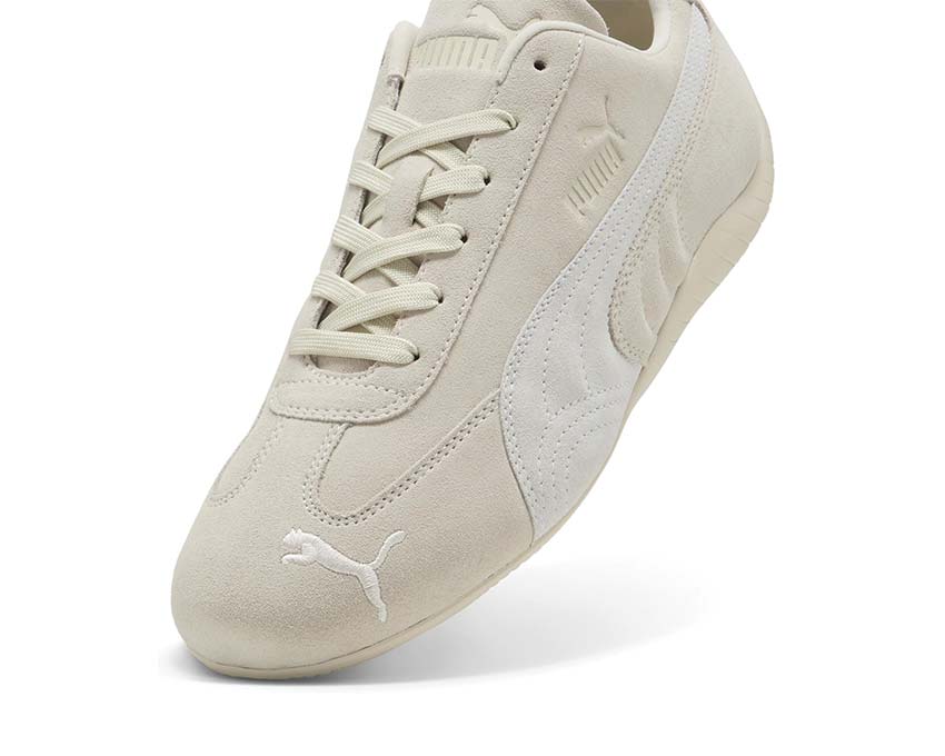 Low white leather sports shoes for driving and everyday wear