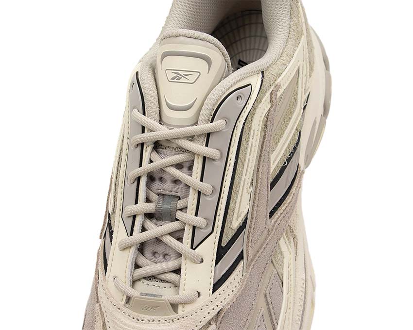 Running shoes for asphalt in oat shade